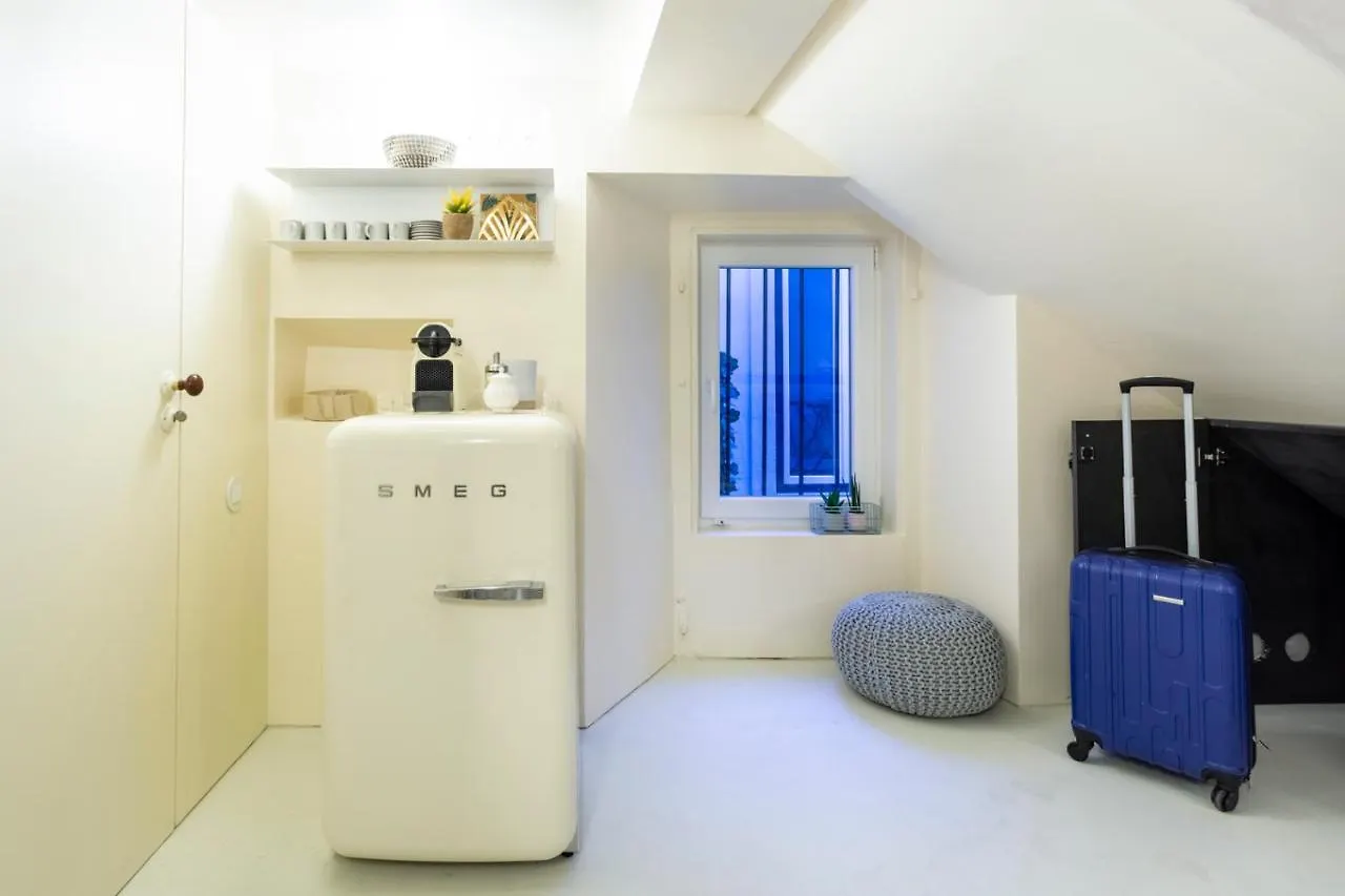 Archi-Pelago Alfama Design Suites Guesthouse Lisbon 2*,